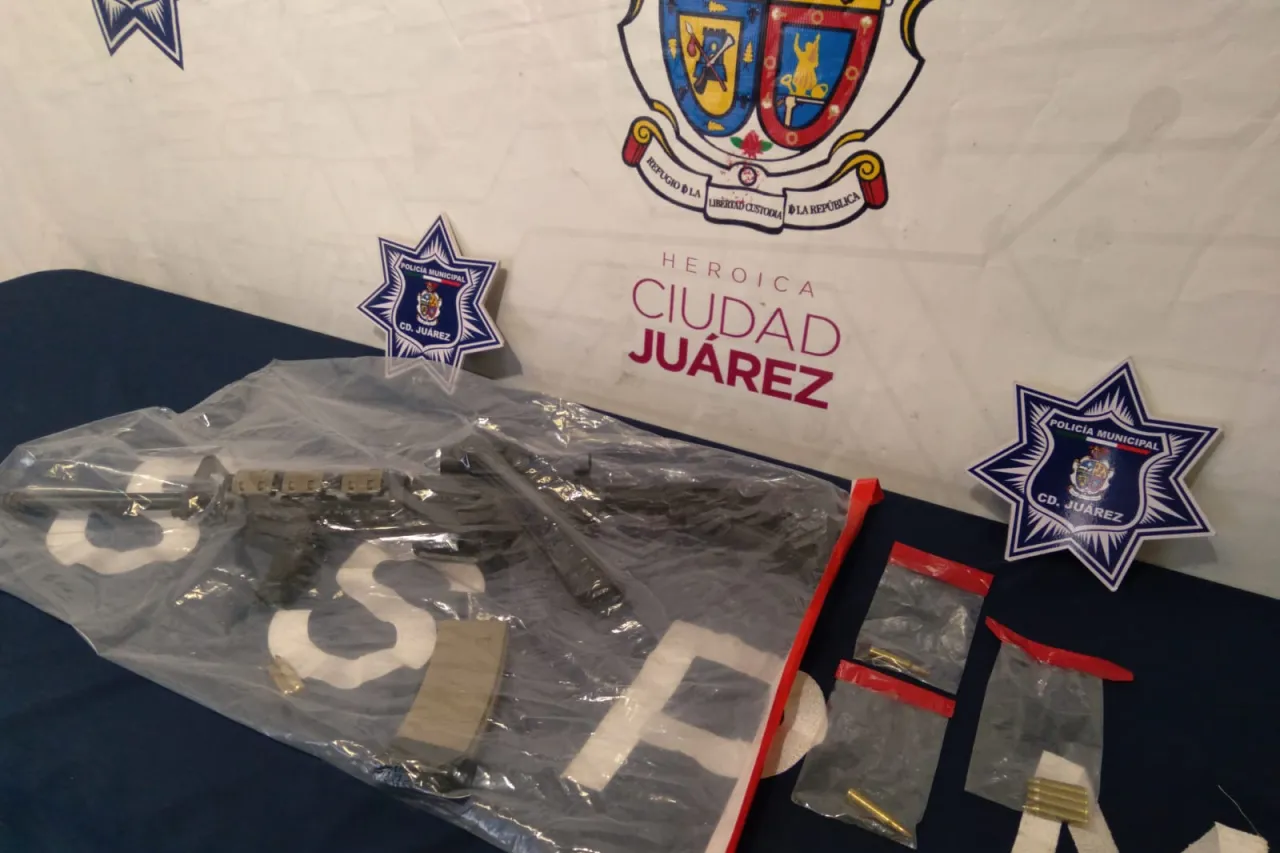 Detienen a 3 hombres con fusil de asalto