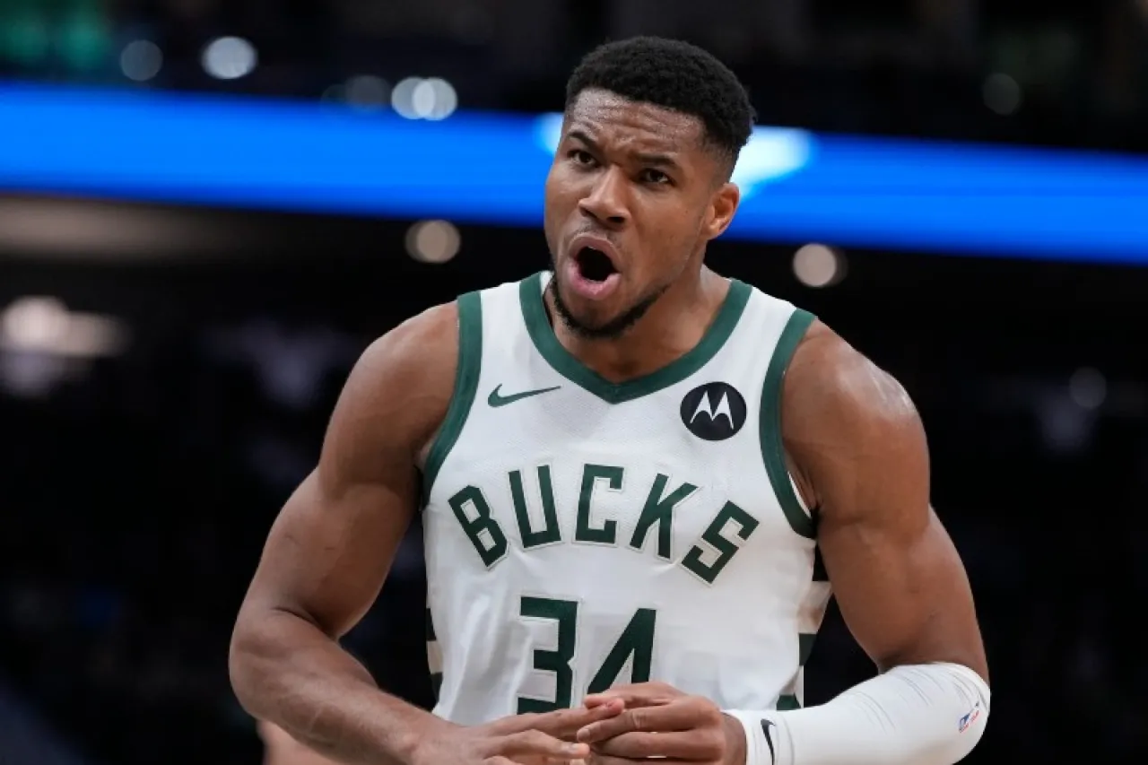 Bucks y Antetokounmpo rompen racha negativa con victoria