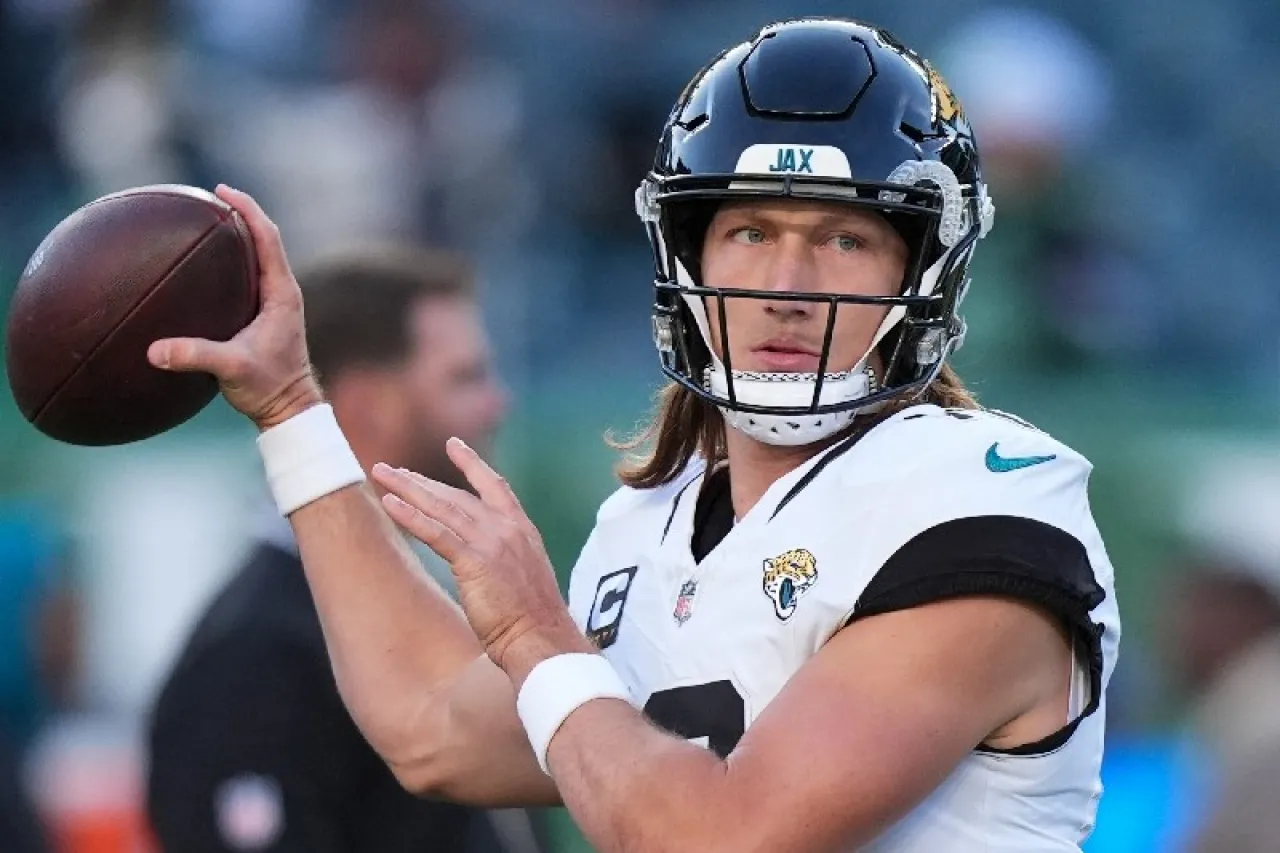 En duda Trevor Lawrence con los Jaguars para juego del domingo