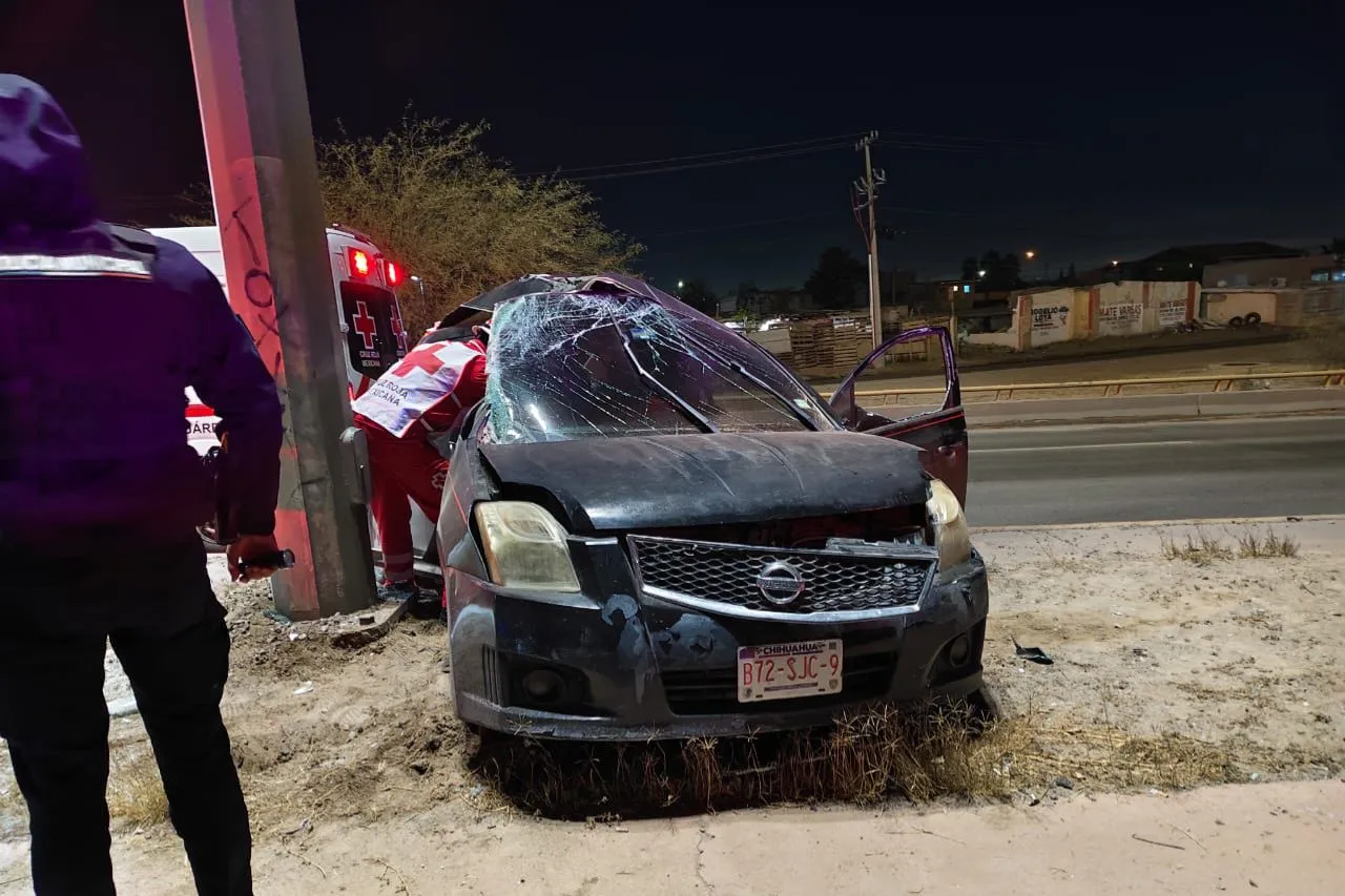 Muere mujer en volcadura en bulevar Independencia