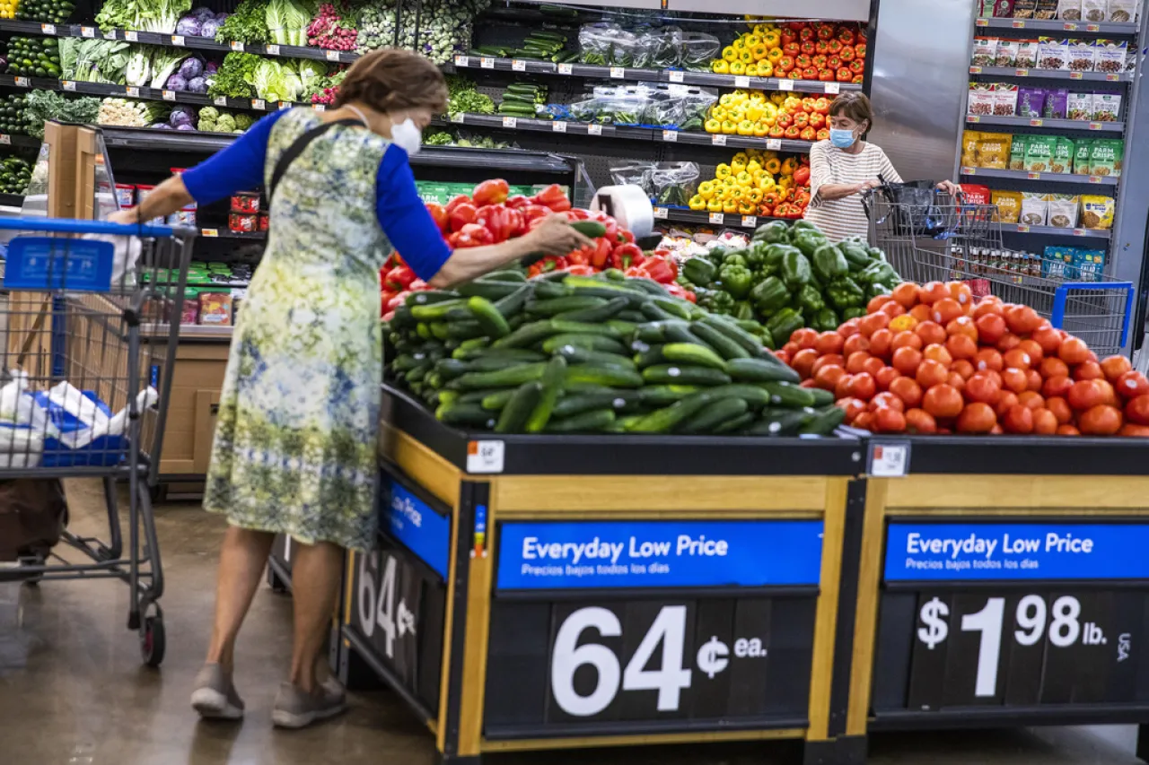 Estadunidenses esperan frustrados los cambios económicos prometidos por Trump