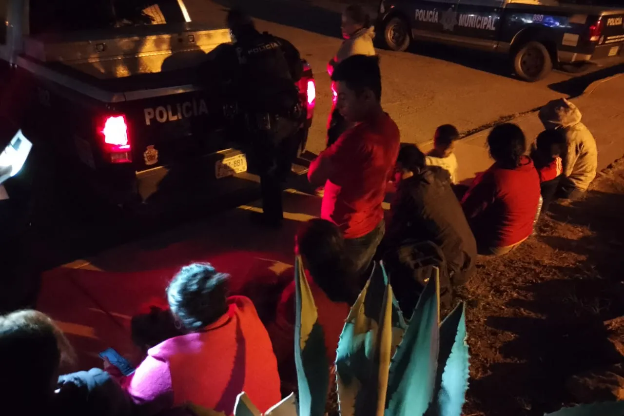 Rescatan a 19 personas migrantes tras quedar varadas en Juárez