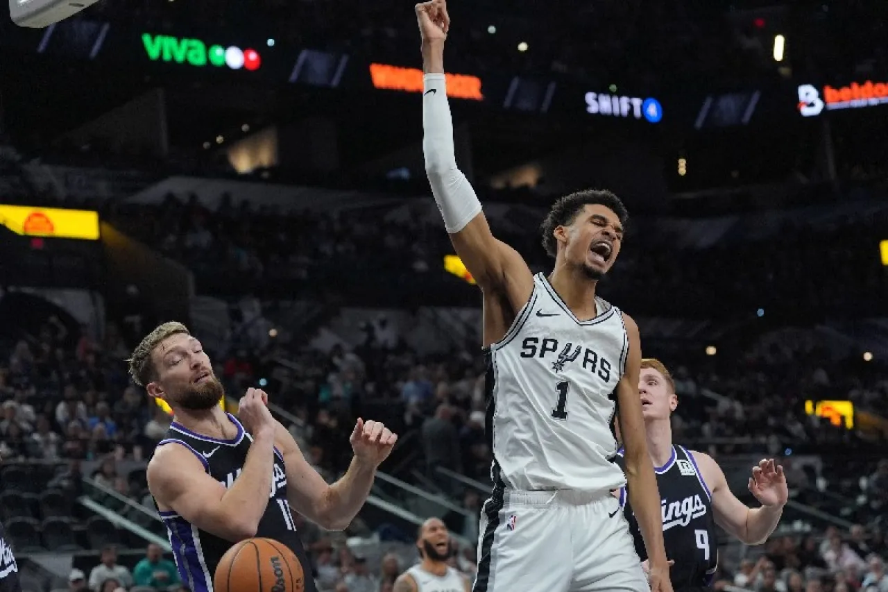 Spurs se aprovechan de los Kings y sacan la victoria