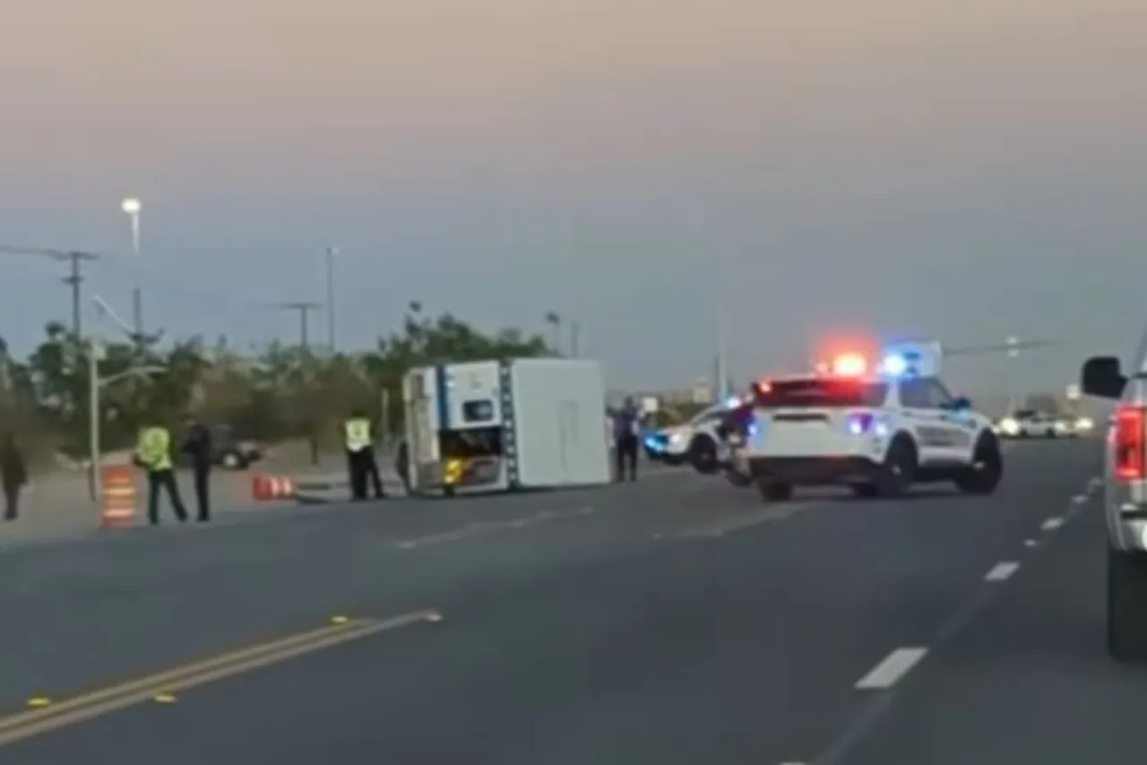 Video: Vuelca ambulancia en El Paso