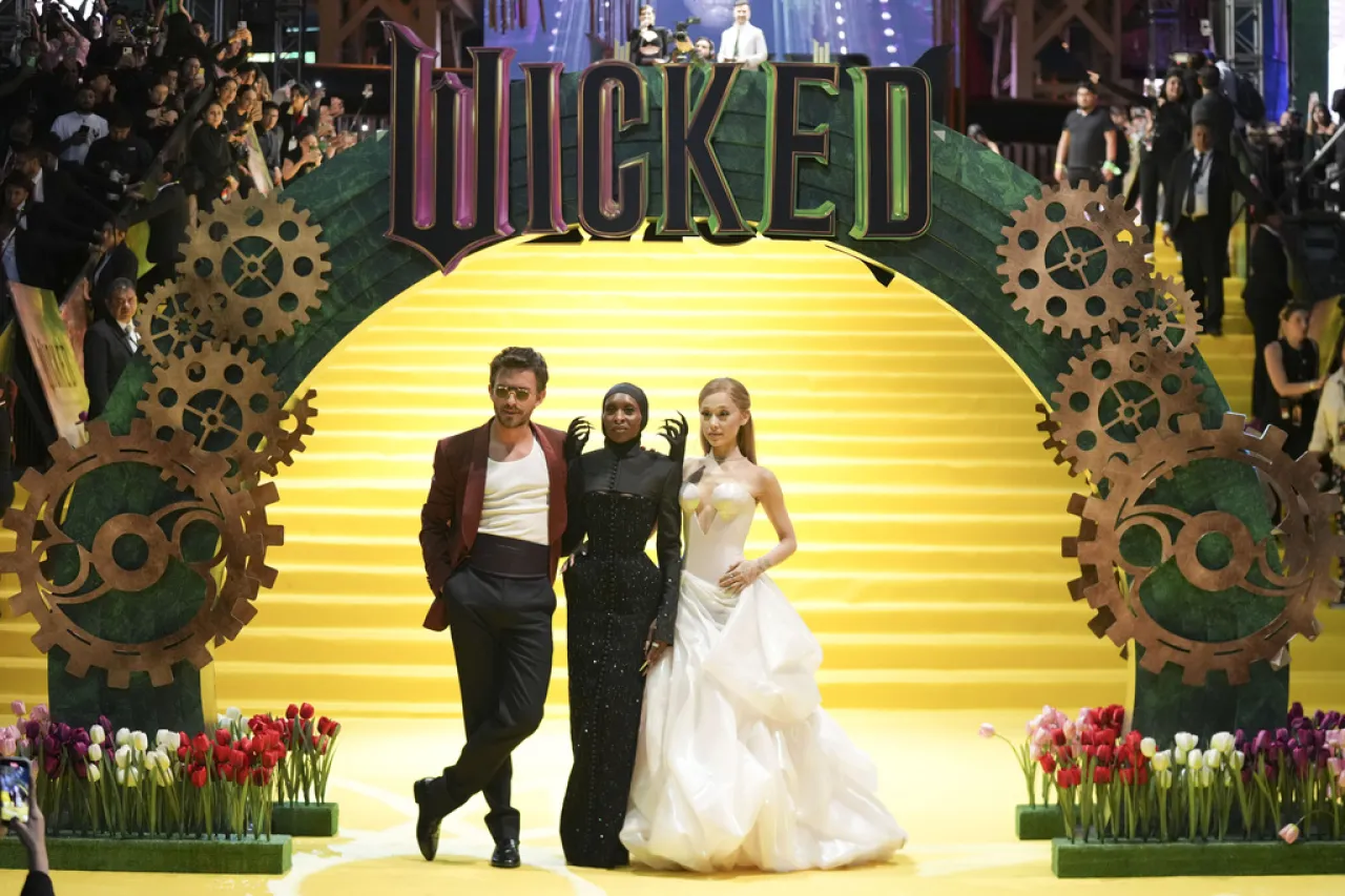 Grande y Erivo se encuentran con Danna y Ceci en premier de 'Wicked'