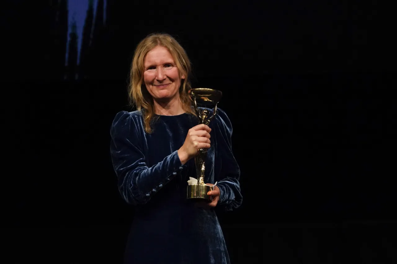 La novela ‘Orbital’ de Samantha Harvey gana el Premio Booker de ficción