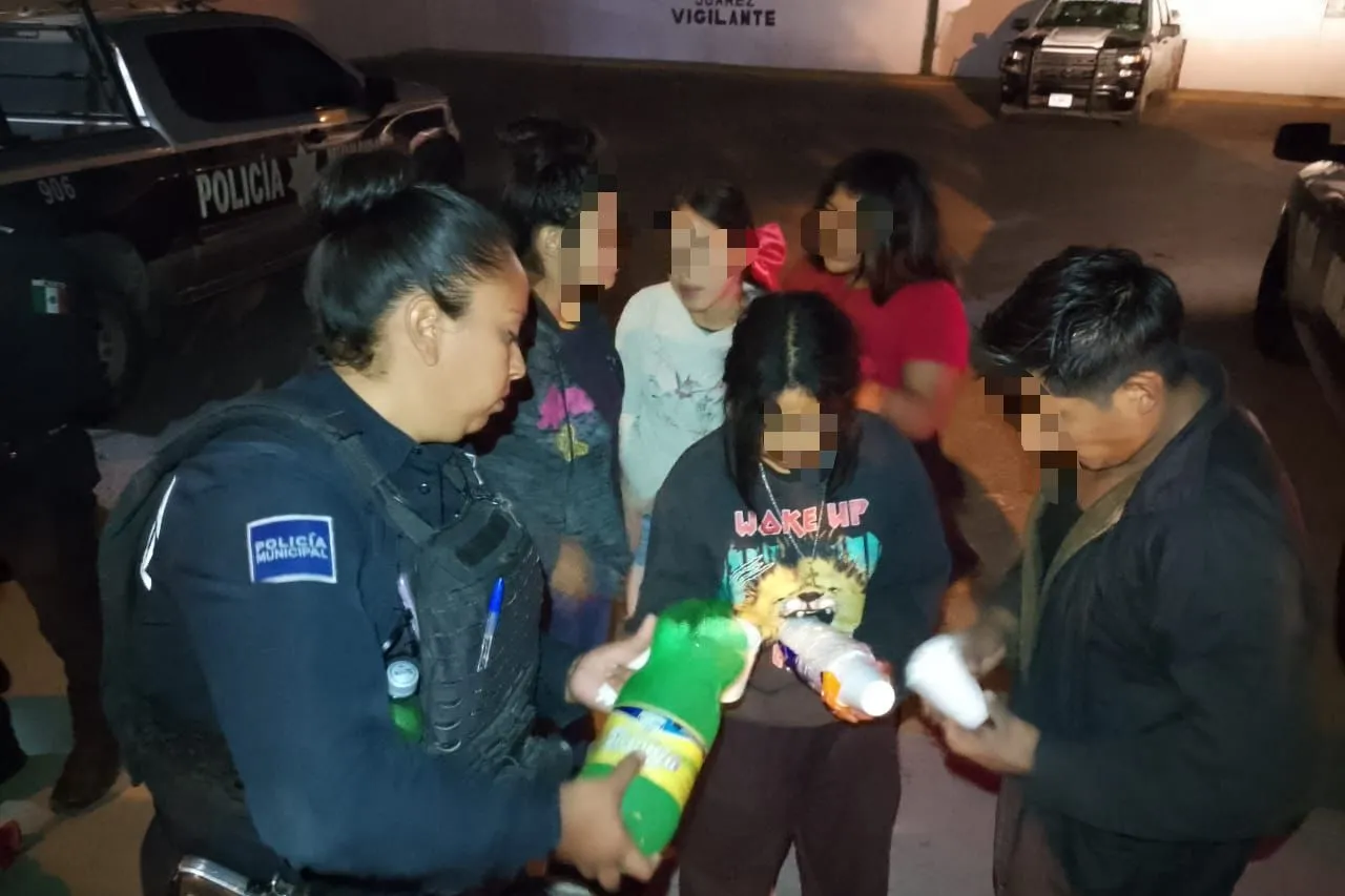 Rescatan a 19 personas migrantes tras quedar varadas en Juárez