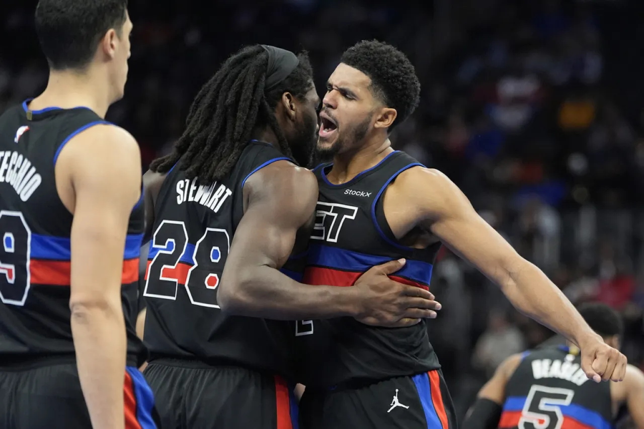 Pistons ganan 1er duelo de la NBA Cup con triunfo sobre Heat en prórroga