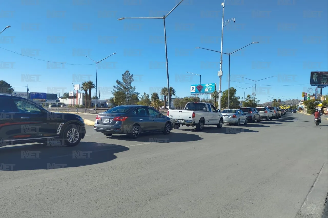 Se registran largas filas en puente Libre