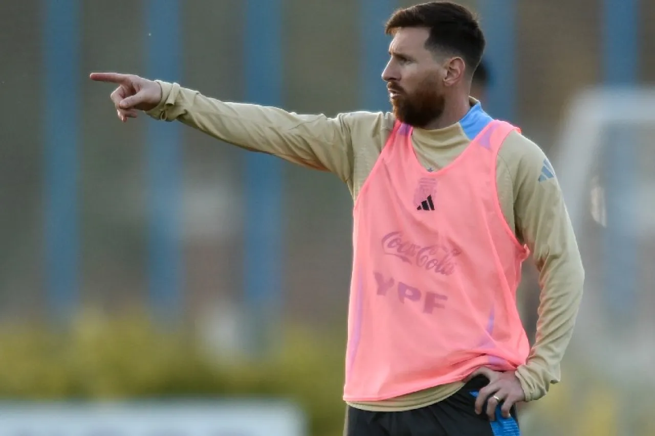 Con Messi y 'Dibu', pero con lesiones: Argentina se topa a Paraguay