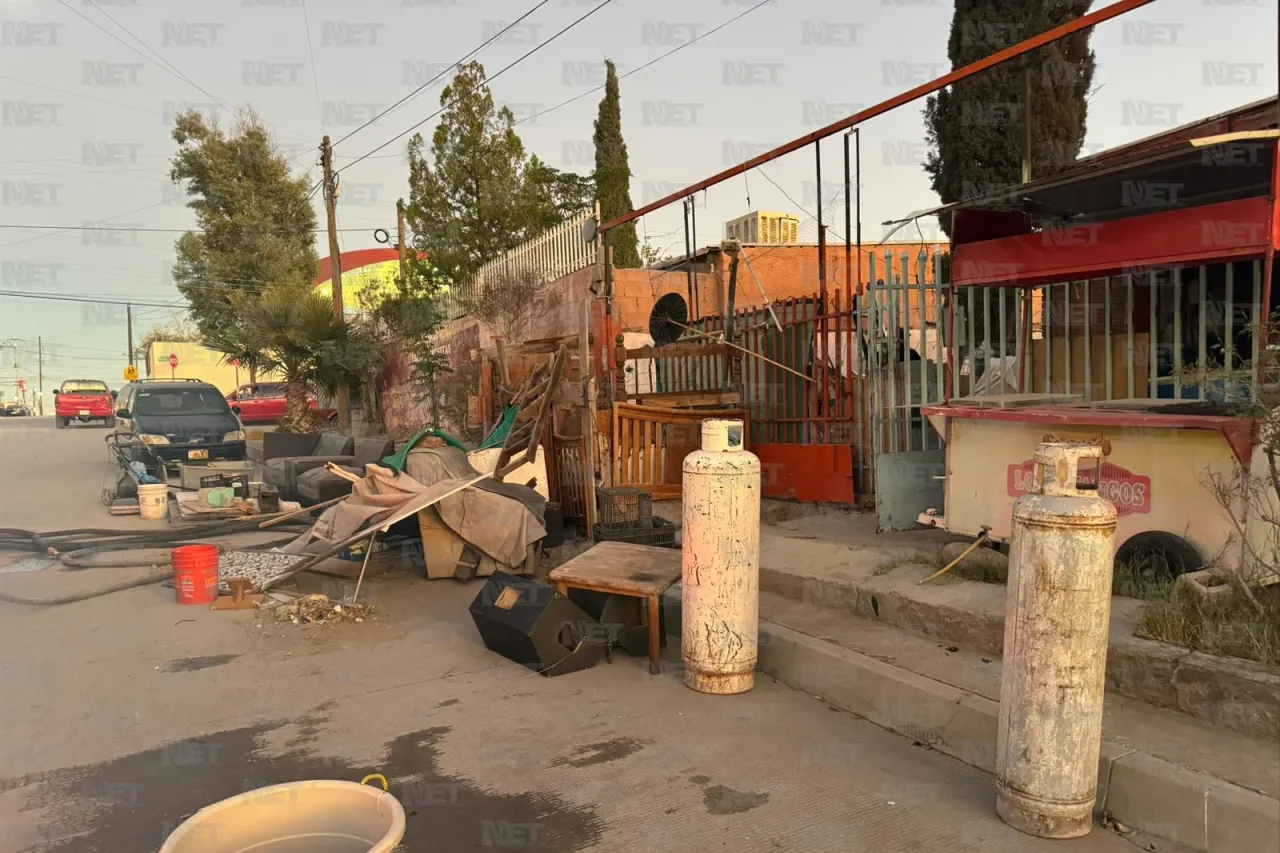 Sacan pertenencias para salvarlas de incendio