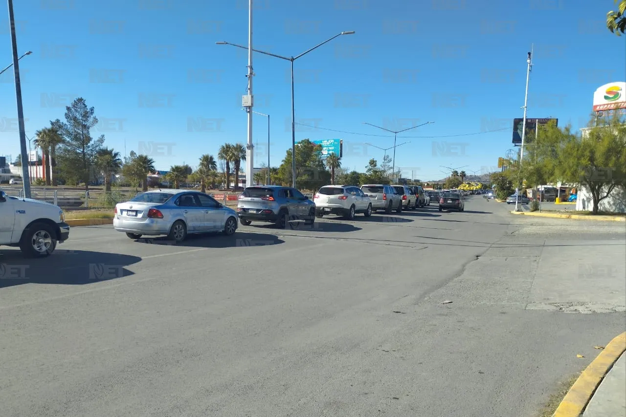 Se registran largas filas en puente Libre