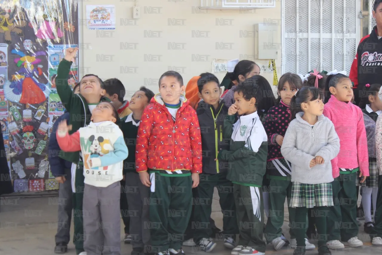 Entrega alcalde intervención en escuela Óscar Flores