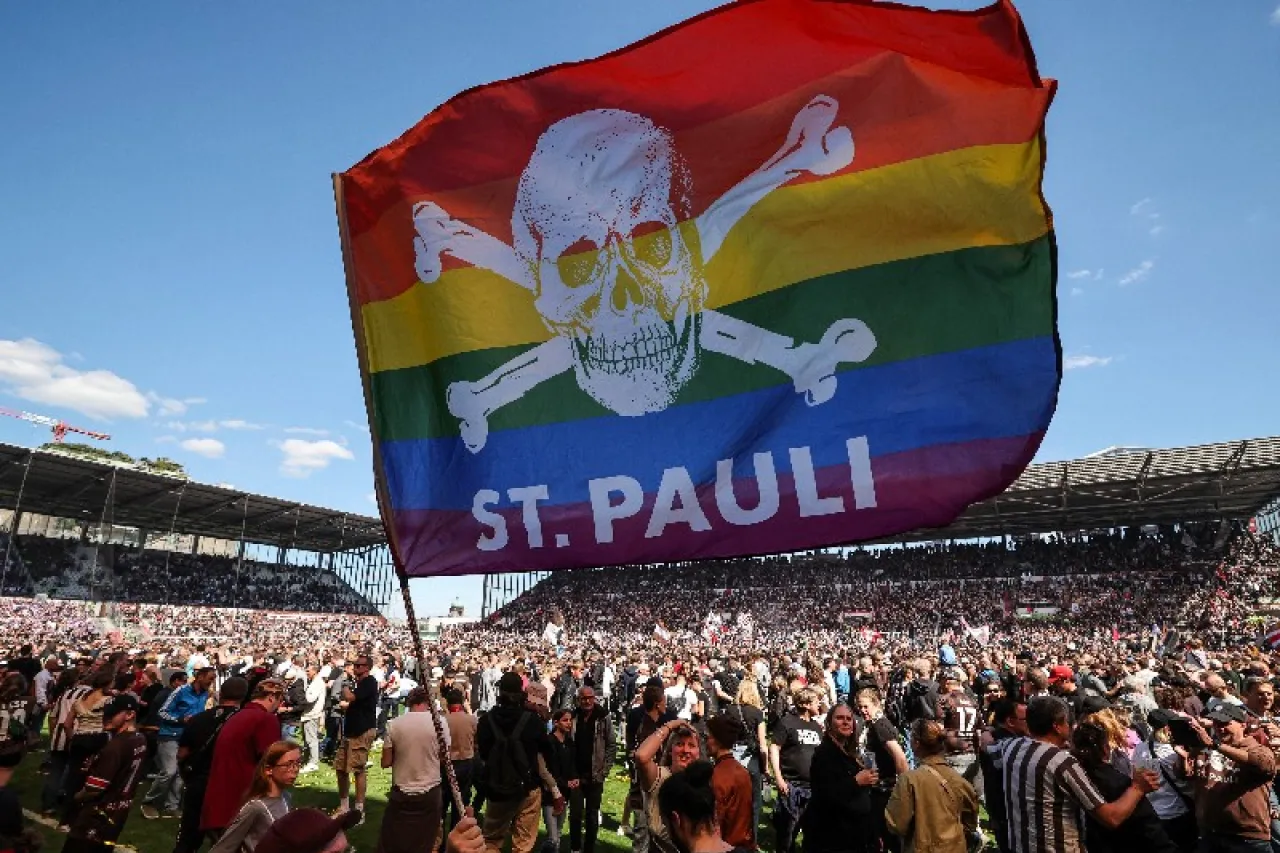 Es una máquina de odio: St. Pauli se va de X