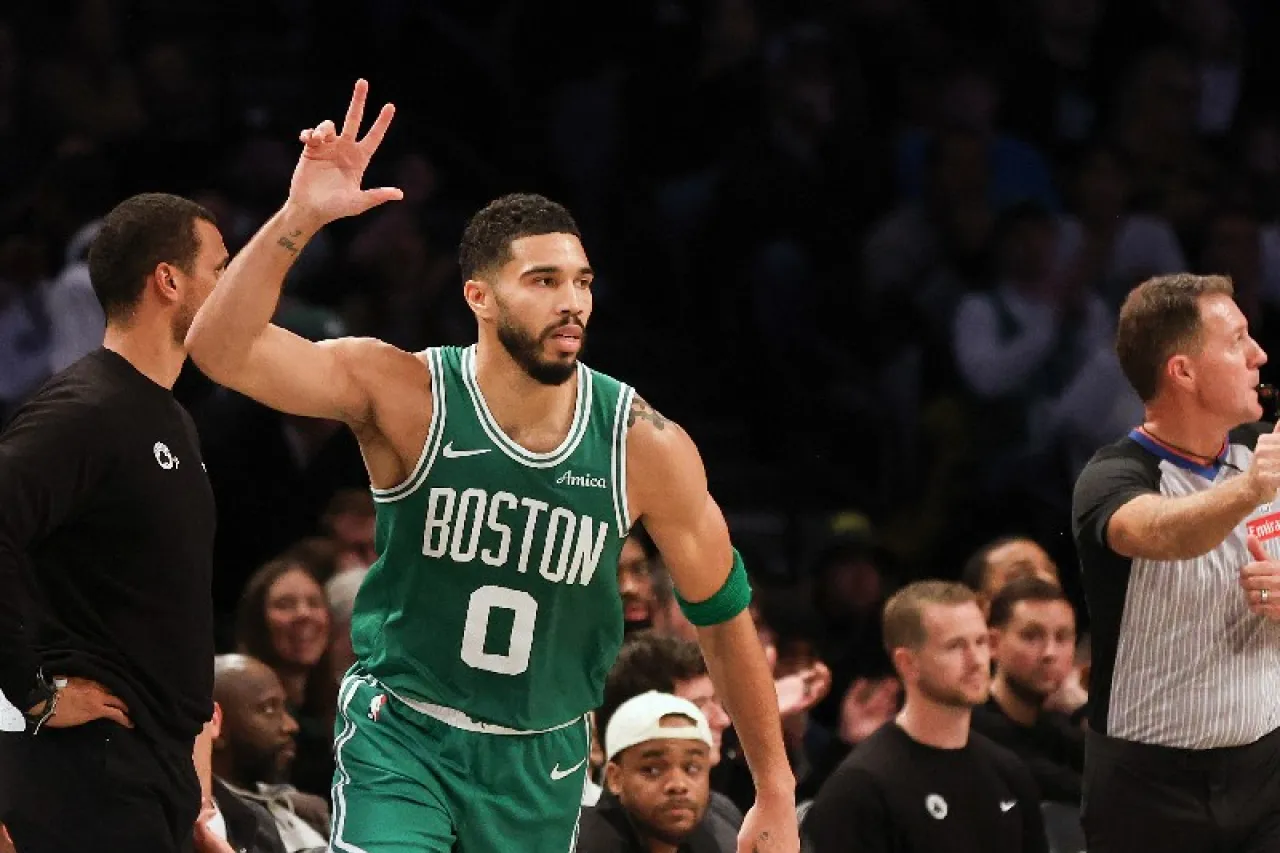 Tatum y los Celtics barren el piso con los Nets