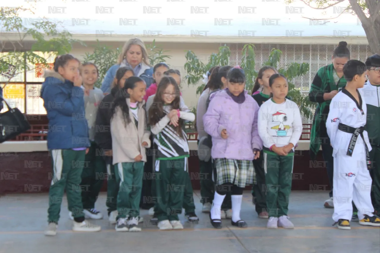 Entrega alcalde intervención en escuela Óscar Flores