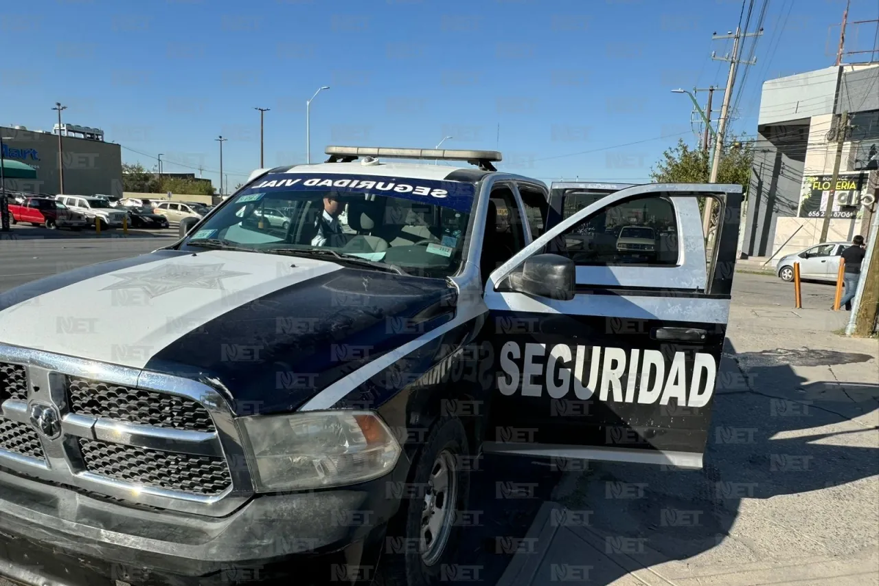 Intenta dar vuelta desde segundo carril y provoca choque