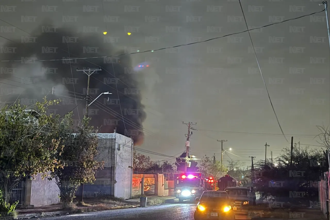 Atienden bomberos incendio en una carpintería de la colonia La Cuesta