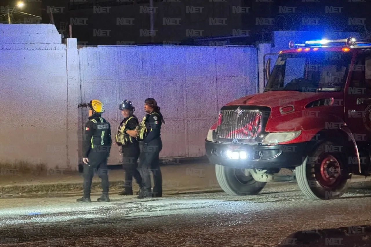 Atienden bomberos incendio en una carpintería de la colonia La Cuesta