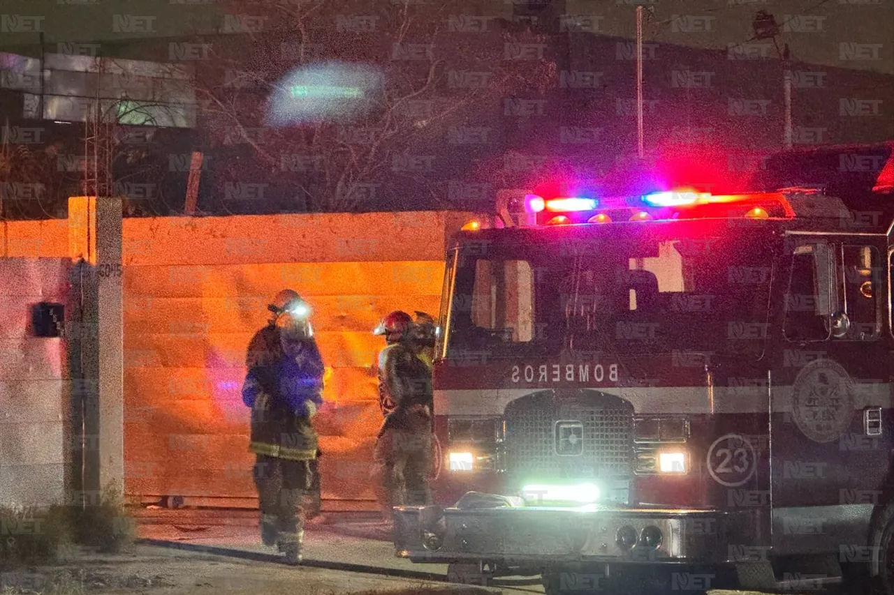 Atienden bomberos incendio en una carpintería de la colonia La Cuesta