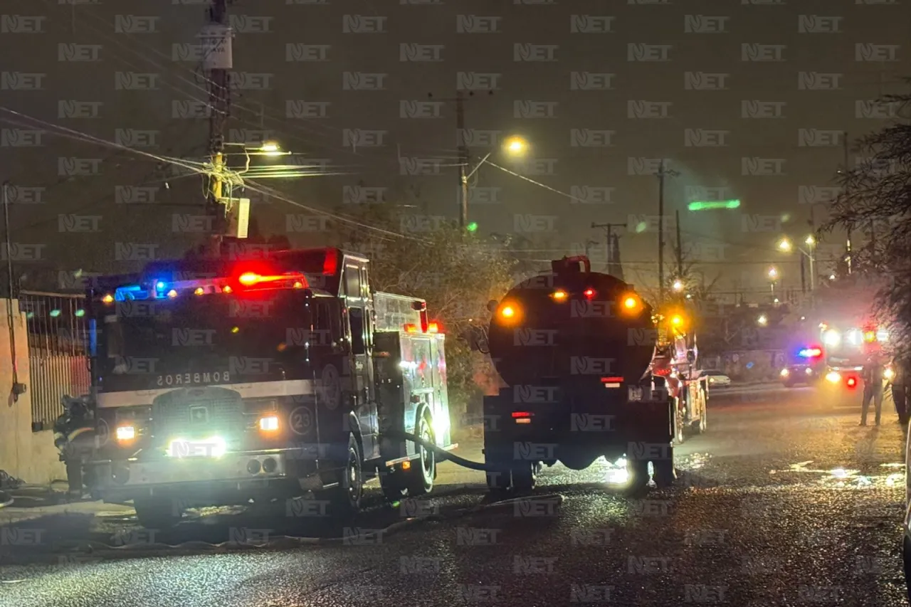 Atienden bomberos incendio en una carpintería de la colonia La Cuesta