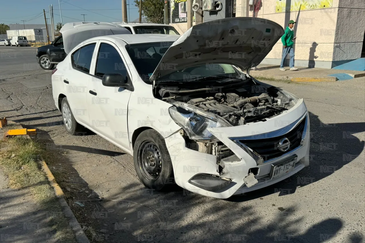 Intenta dar vuelta desde segundo carril y provoca choque