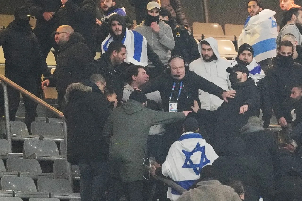 Arrestan a 2 hinchas tras pelea en partido de Francia vs Israel