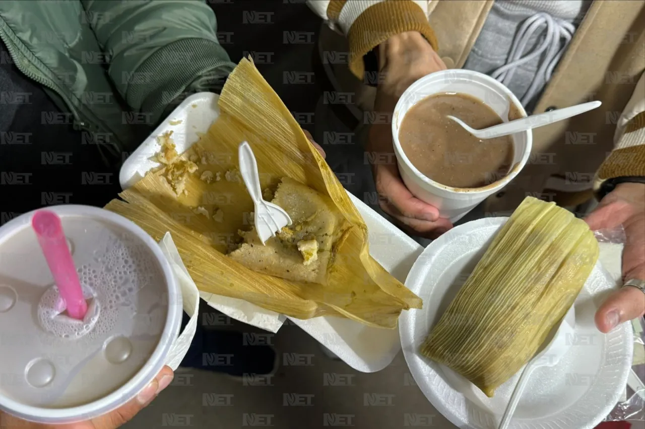 Disfrutan juarenses del primer día de la Feria del Tamal en el Parque Central