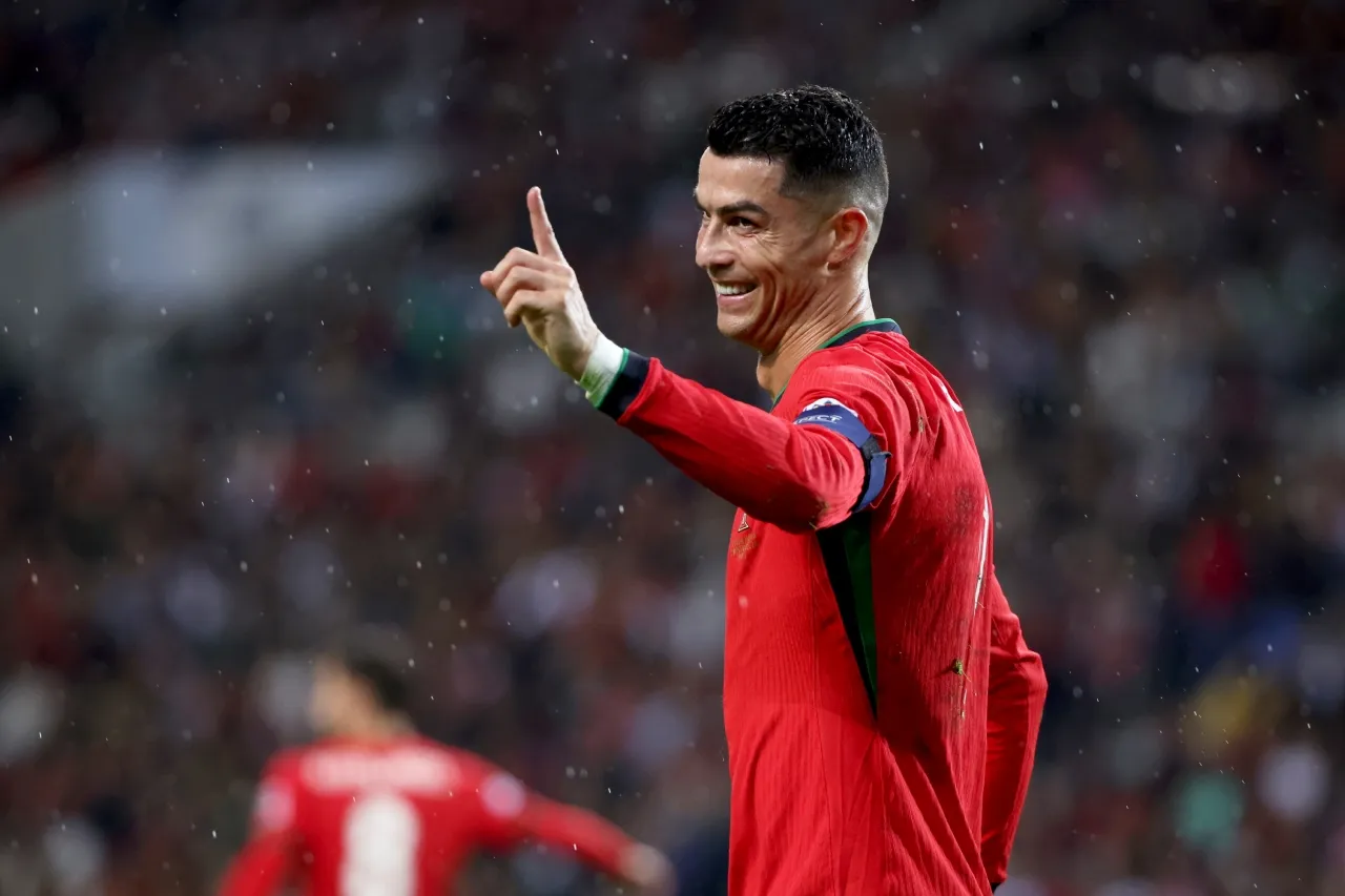 Cristiano anota 2 goles ante Polonia en la Liga de Naciones