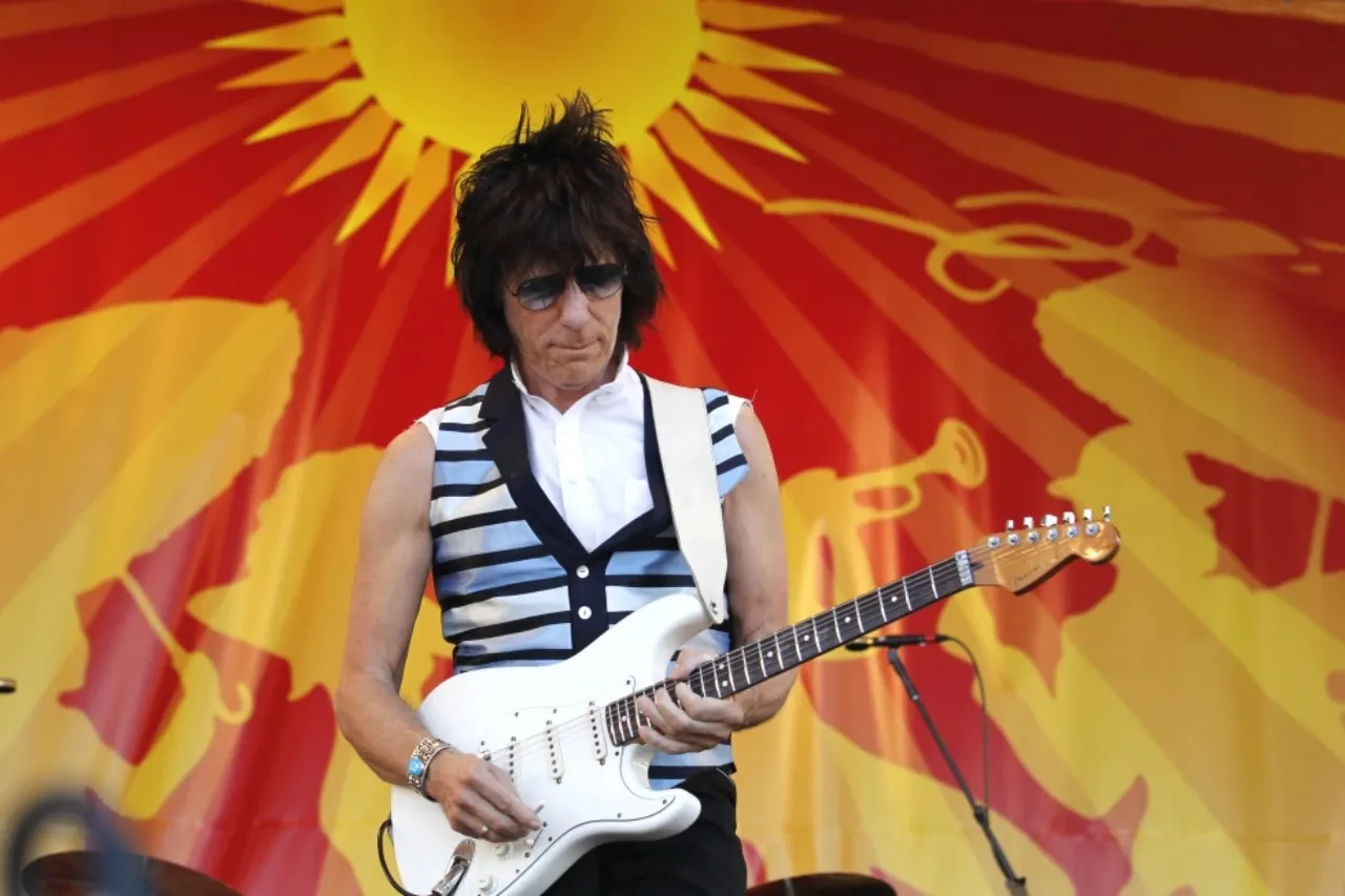 Subastan instrumentos de Jeff Beck