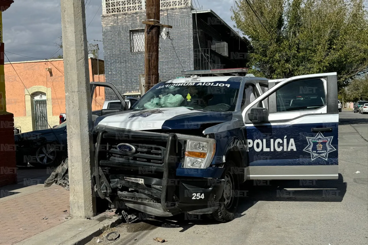 Omite alto y deja a 2 municipales heridos tras chocar contra patrulla