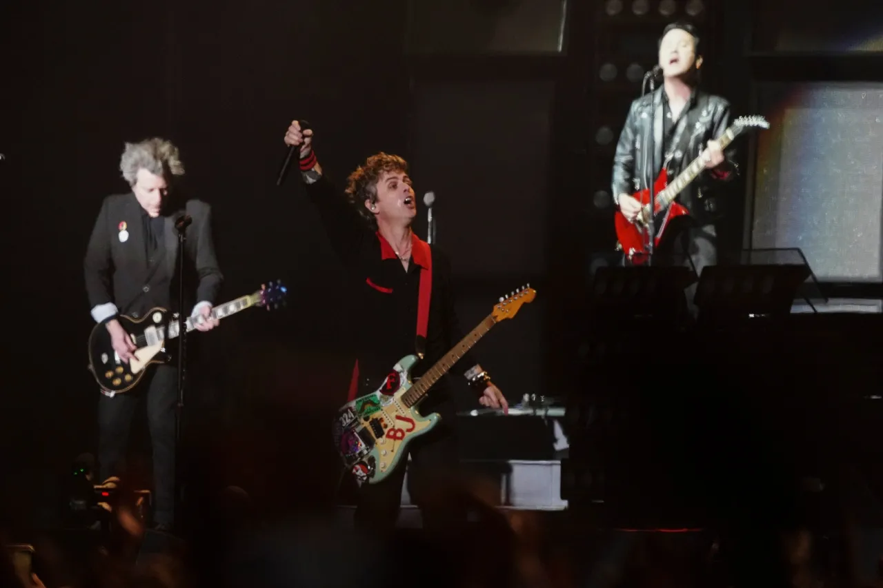 Green Day salva a una fan en el Corona Capital