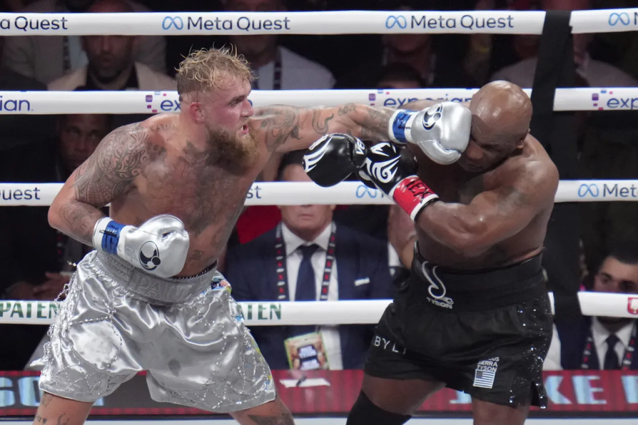 Jake Paul vence a Mike Tyson; golpes incumplen con las expectativas