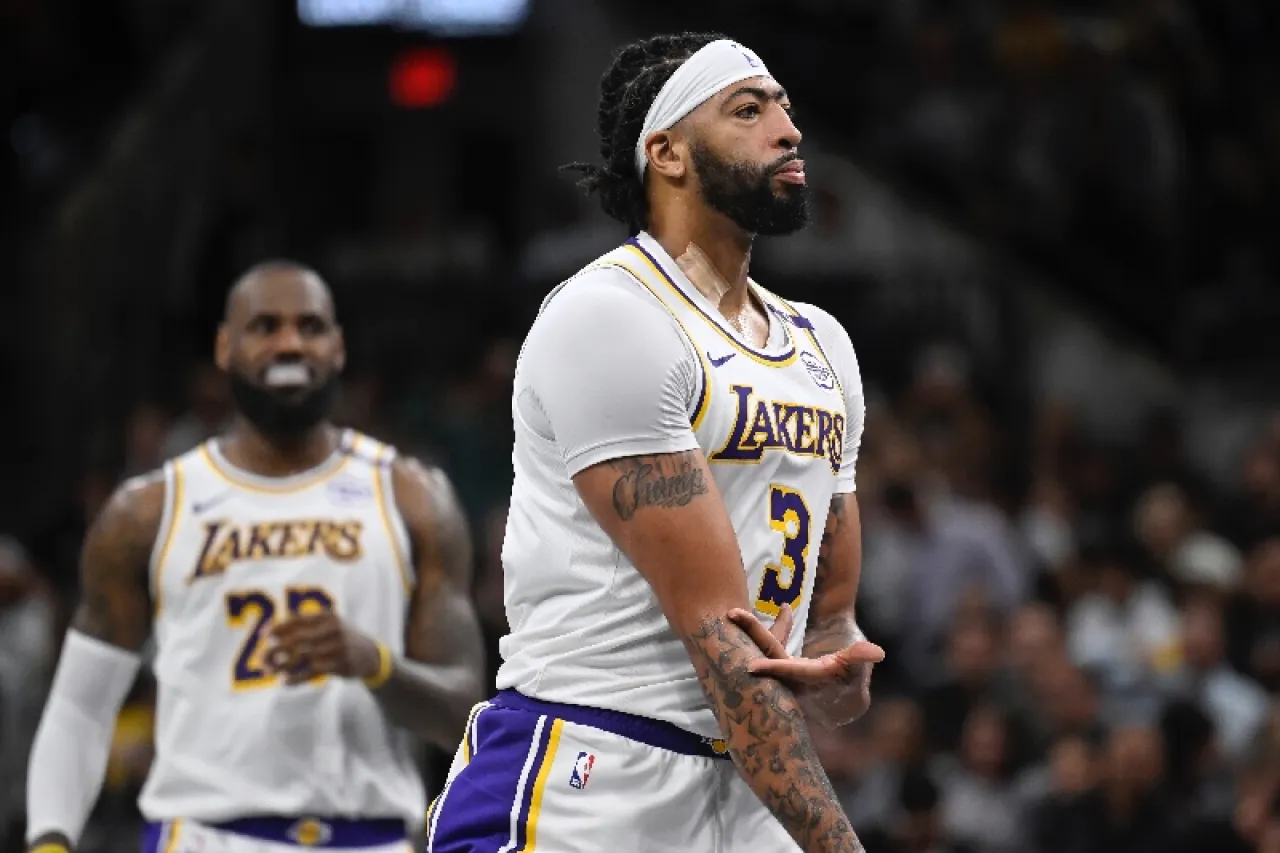 Lakers de LeBron y Anthony Davis frena a los Spurs