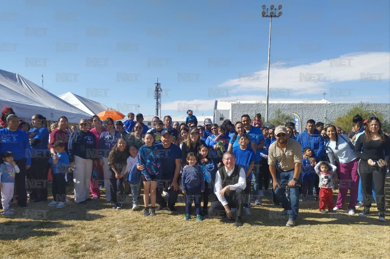 Niños, padres de familia y cuidadoras del Ichdii disfrutan del Inflatón