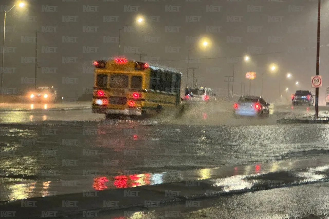 Tormenta inunda calles de Juárez