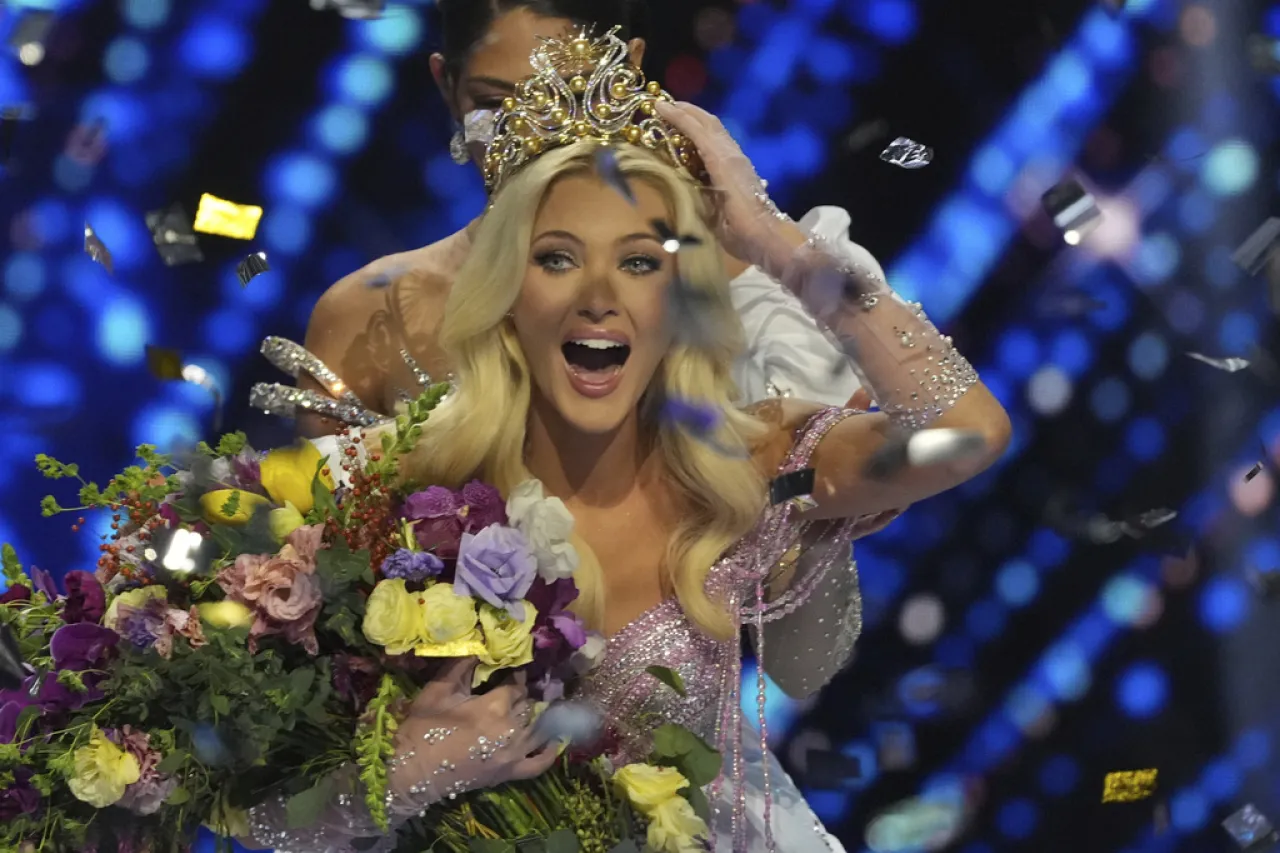 Victoria Kjær de Dinamarca es coronada Miss Universo