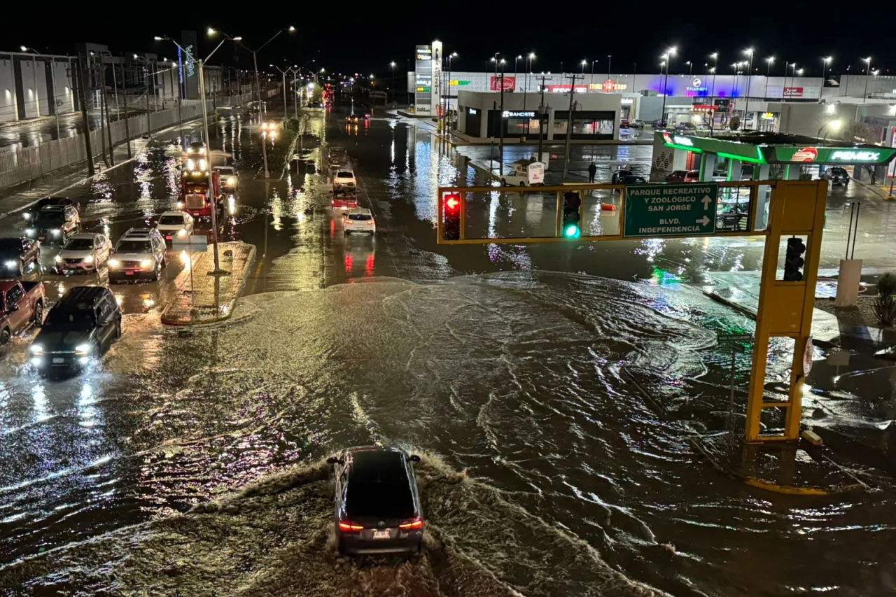 Así luce la carretera Juárez Porvenir inundada