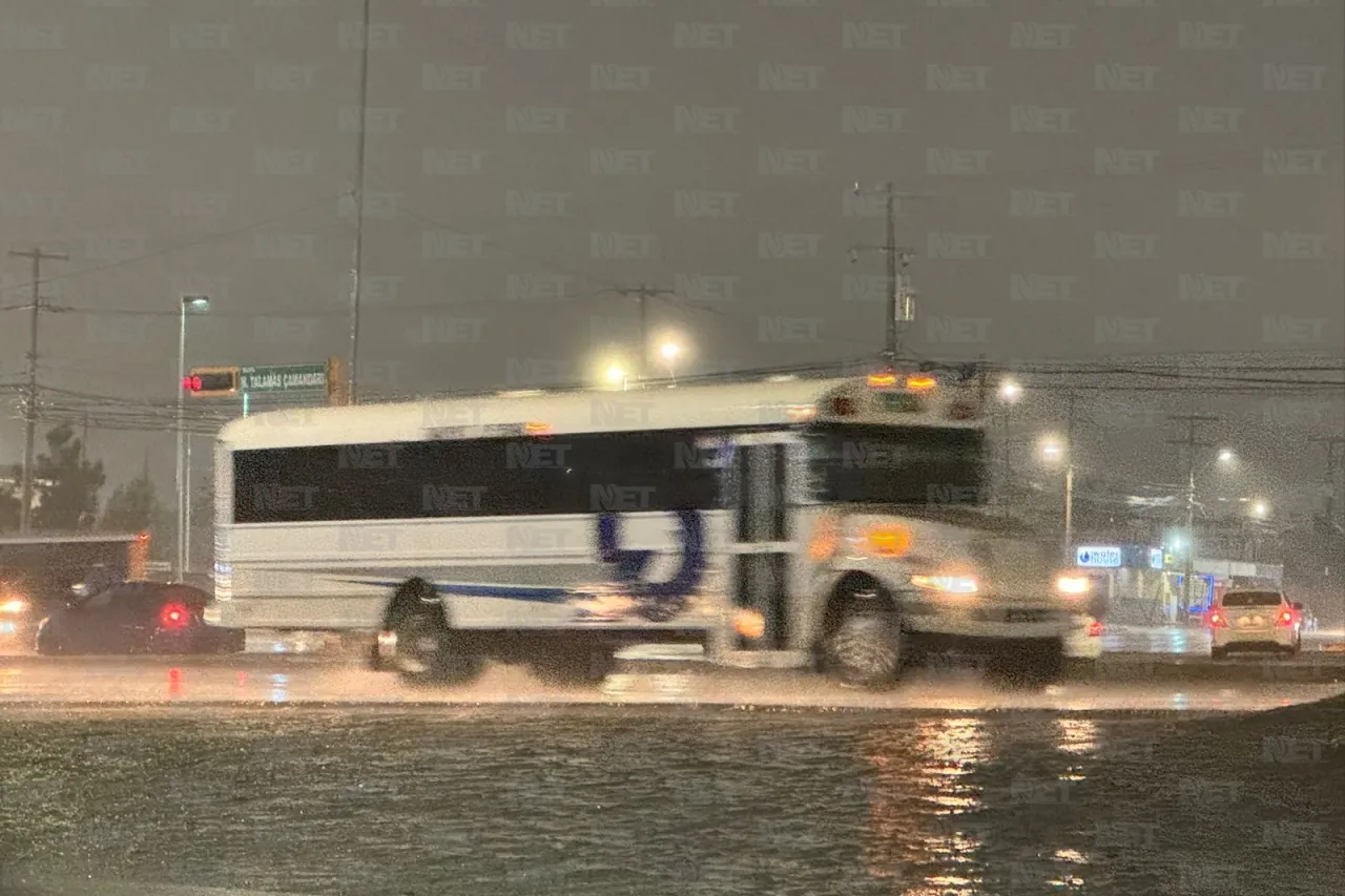 Tormenta inunda calles de Juárez