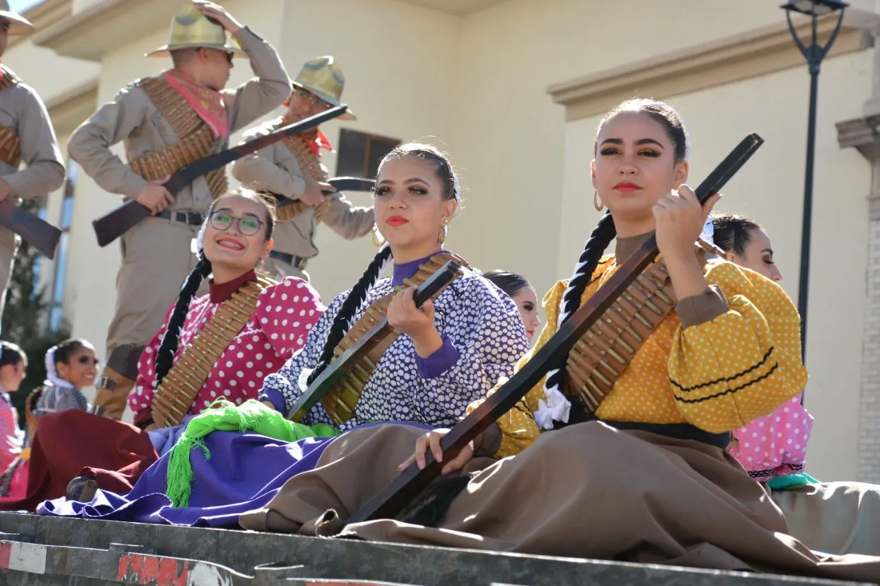 Participarán más de 6 mil personas en desfile de la Revolución Mexicana