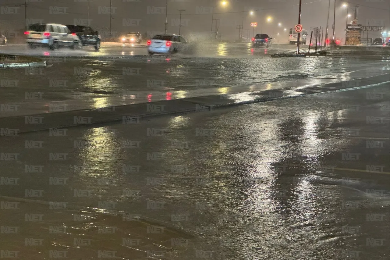 Tormenta inunda calles de Juárez