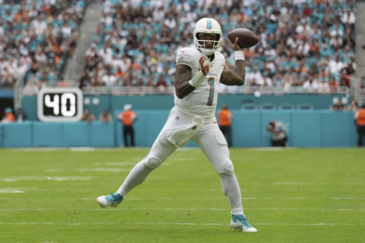 Dolphins vencen a Raiders