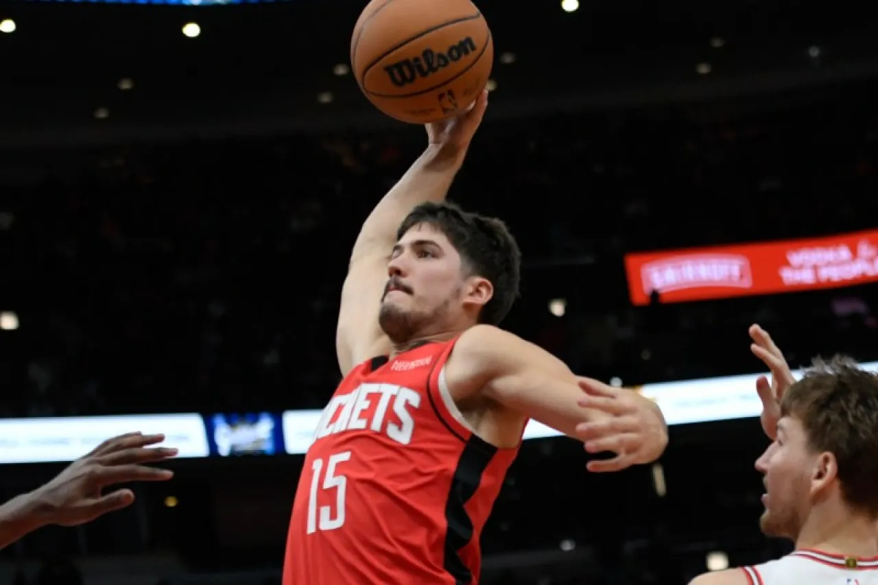 Rockets despegan y propinan paliza a los Bulls