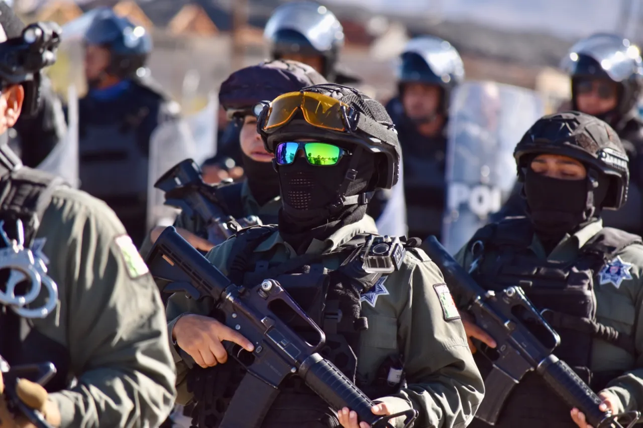 Practican 570 policías estatales para desfile del 20 de noviembre en Chihuahua