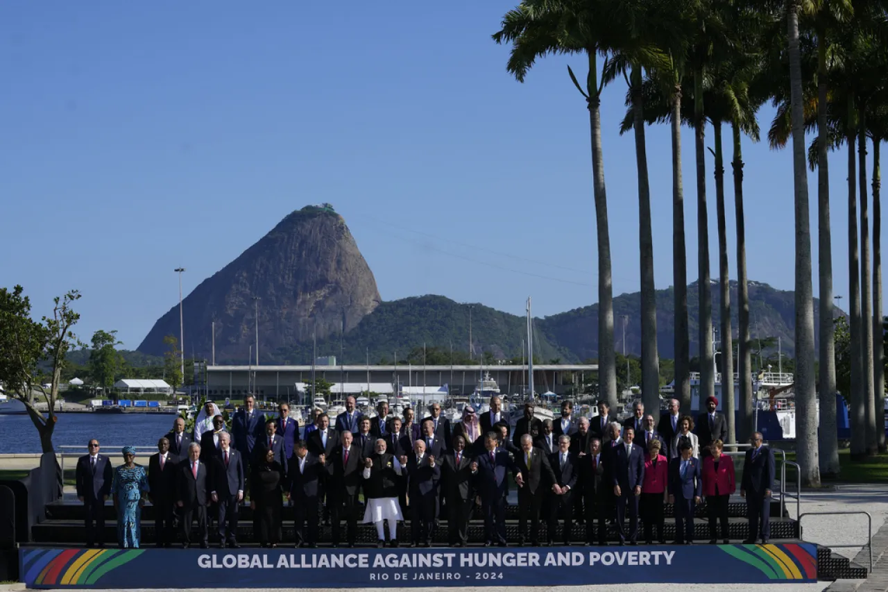 Biden y Trudeau se ausentan en fotografía con jefes de Estado del G20