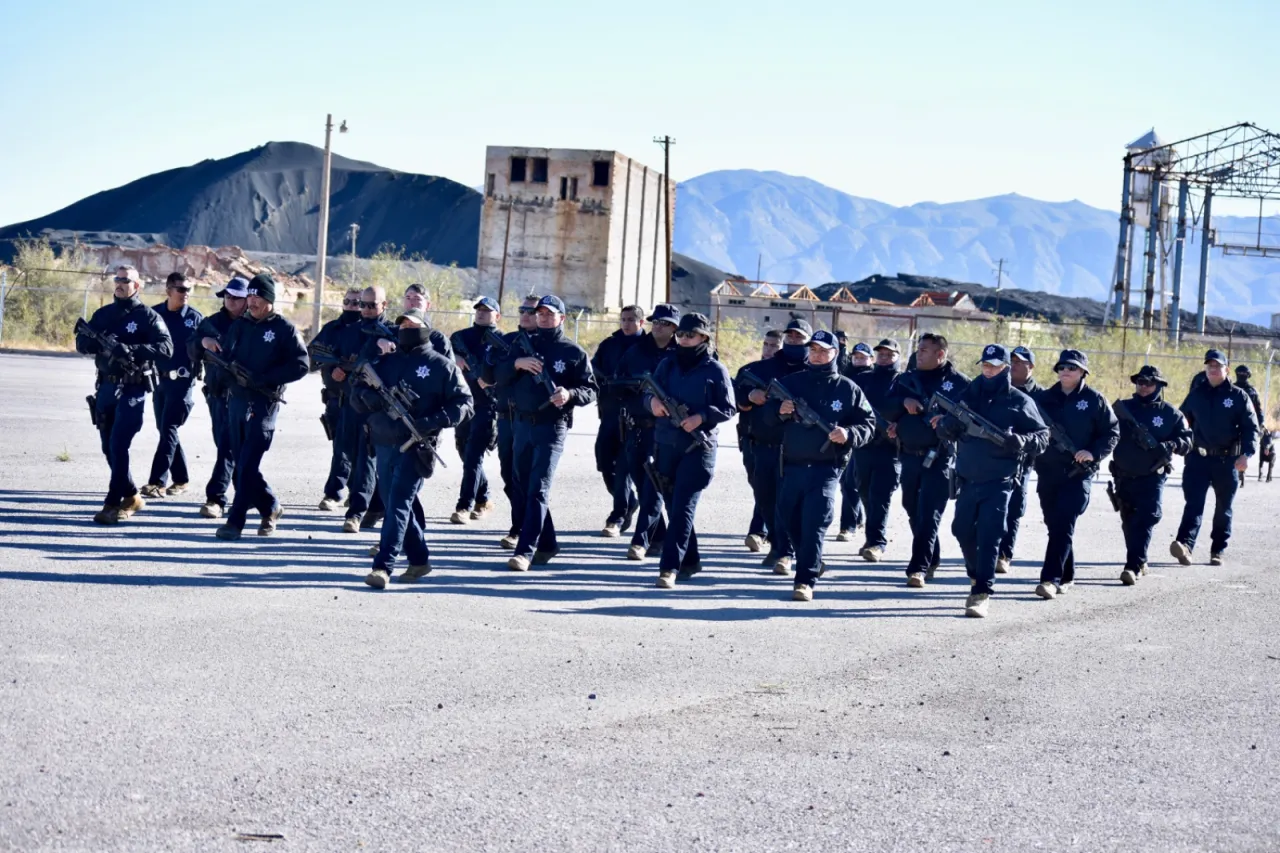 Practican 570 policías estatales para desfile del 20 de noviembre en Chihuahua