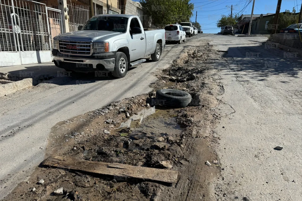 Preocupa a vecinos fuga de agua potable en la colonia Industrial 