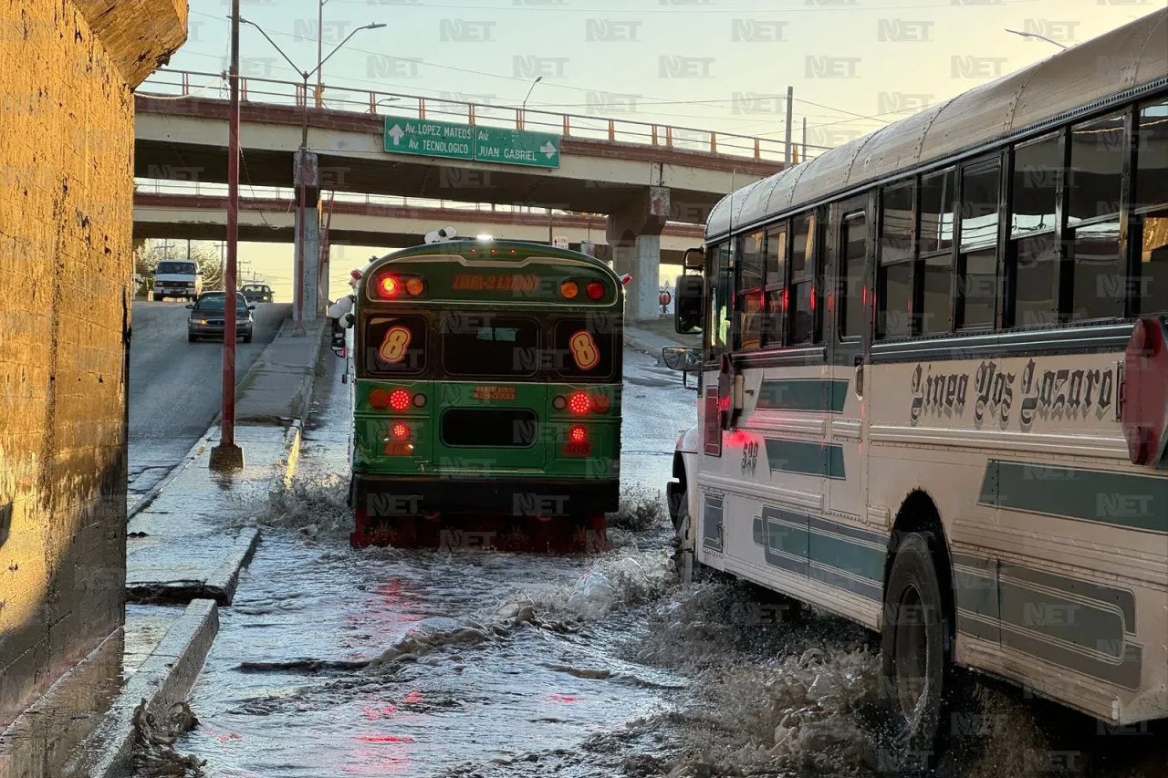 Pese a inundaciones, reabren paso a desnivel de la Insurgentes