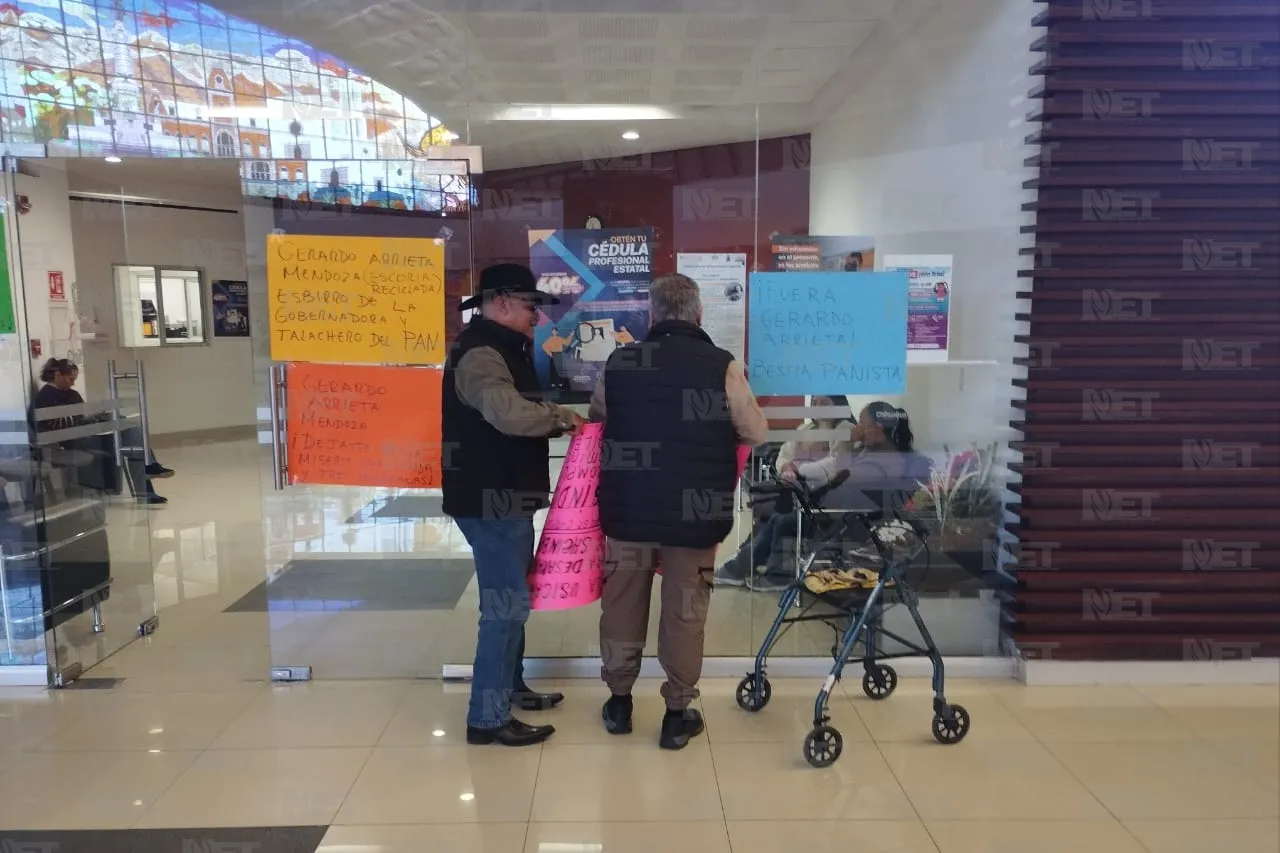 Piden manifestantes destitución de Gerardo Arrieta Mendoza