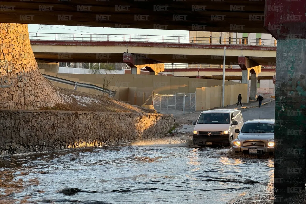 Pese a inundaciones, reabren paso a desnivel de la Insurgentes